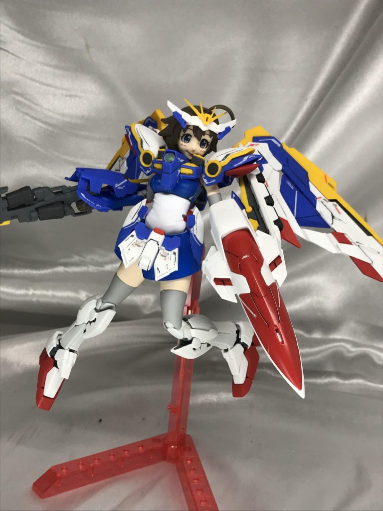 シールドは基部の破損で腕に装着できなくなったので手持ちに。当初は変形も視野に入れていたのですが、なかなか厳しくこの状態になりました（；゜□゜）