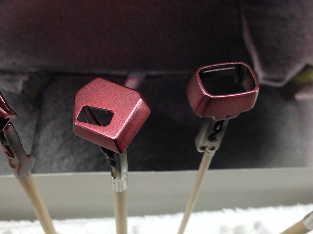 黒サフの上にメタルレッドをあまりに綺麗で、つい写真を撮ってました。