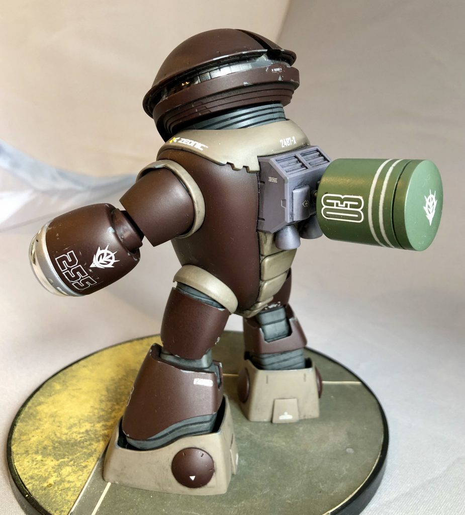 ジェットパックはネオジム磁石で接続しており他のオプションに換装できます。上の写真はプロペラントタンクに換装したもの。何しても基本カワイイアッガイタソ笑