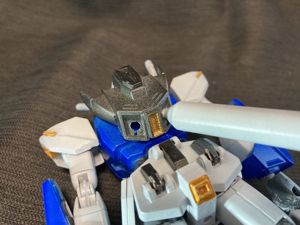 バックパック元のメインバーニア取り付け部にバイスで穴をあけてプロペラントを付けています。中央のスラスターはちょうどいいサイズのがあったのでWaveの物を使ってます。最後までご覧いただき、ありがとうございました。