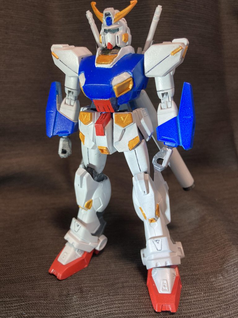 変更箇所としては以下の通り。頭部アンテナ形状変更形状変更（頭部、肩装甲、胸部、腰）バックパック、大型スラスターユニット追加、スラスター追加脛部分の横に長い放熱部かスラスターかよくわからない箇所については加工を諦めました。それと胸部ダクトの形状もオリジナルのデザインと違いますので、あくまで雰囲気のみとなる改造です。