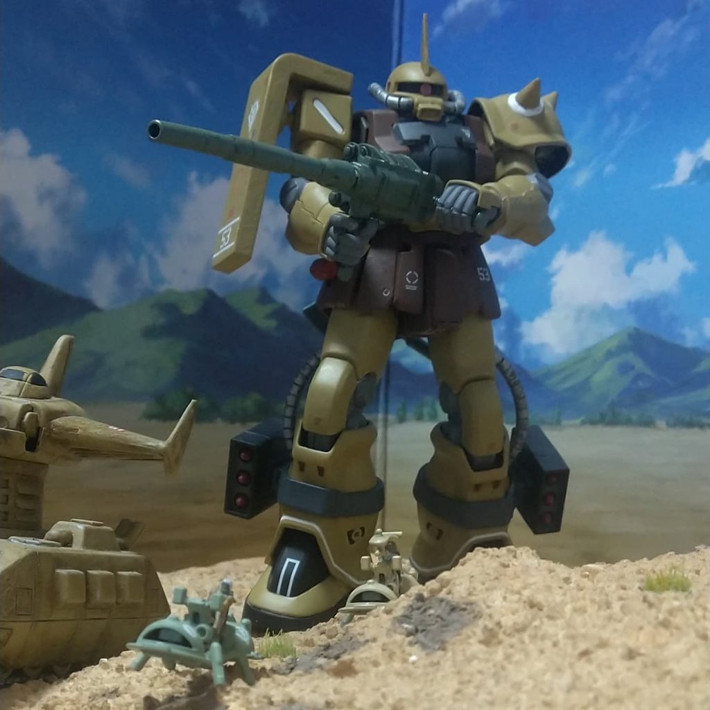 マゼラアタックとザクの部隊なので、ザクには、マゼラトップ砲を装備させました。そのザクに注意を惹き付けている間に、ワッパにて近接攻撃を仕向けるという妄想シーンを再現してみました。