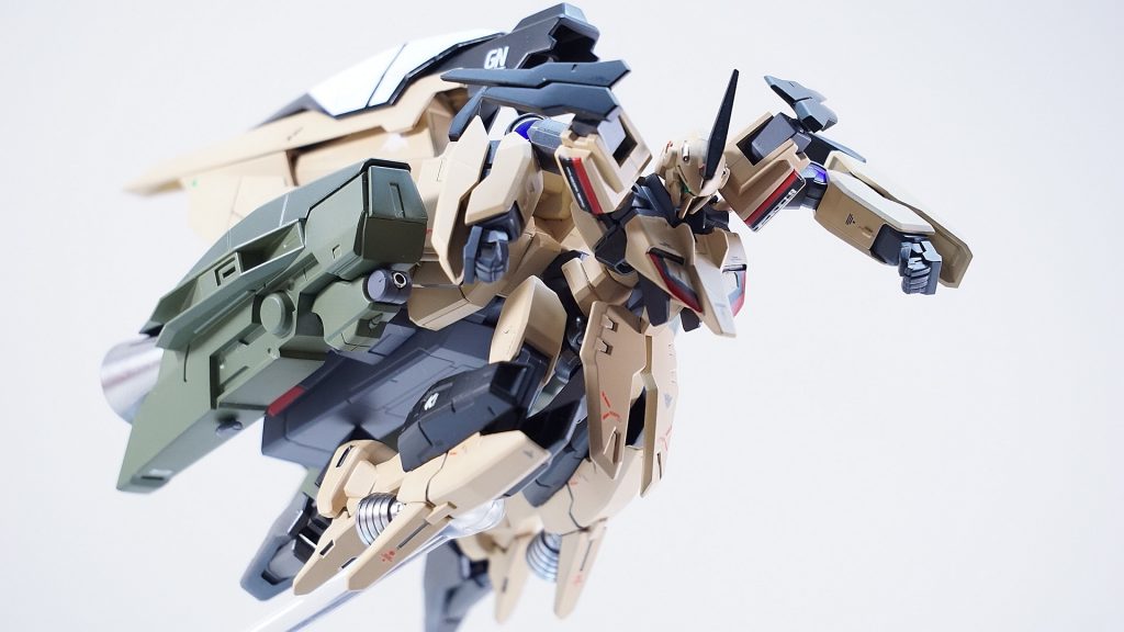 色とある程度形が整えばある程度似るもんです。近接武器はピンポイントGNフィールドパンチ笑
