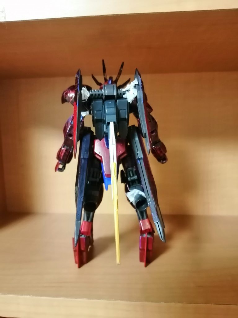 テイルブレードバルバトスルプスレクスのバックパックに、ヴィダールのバーニアを偽装用エイハブリアクターごと移植。多分一番大きな改造です。設定としてはリアルガチにエイハブリアクター3基同時稼働という鬼畜機動力です。また、このお陰でテイルブレードの突貫力が向上しています。