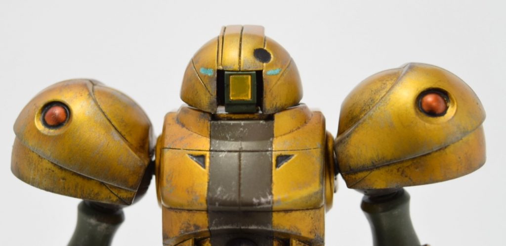 頭部の輪郭はスモーなんですがメインカメラはリーオーです