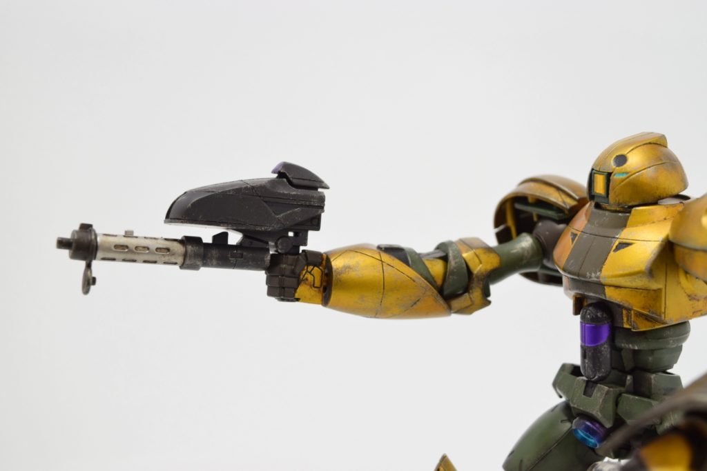 武装紹介:ハンドビームガンRスモーのハンドビームガンにリーオーの機銃を取り付けたもの私はこれが気に入ってます