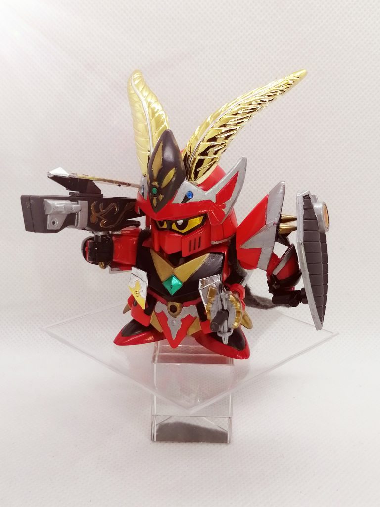 BBオリジナル武器のフェザーショット(ボウガン?)。弾丸の替わりに突起に引っ掛けた羽を飛ばすという、ちょっと変わった仕掛けが特徴です。しかしこのデカい羽、どうやったって付属のスプリングでは飛ばすことができません。勢いよく飛ばしたい方は、別途バネを買って交換しましょう。