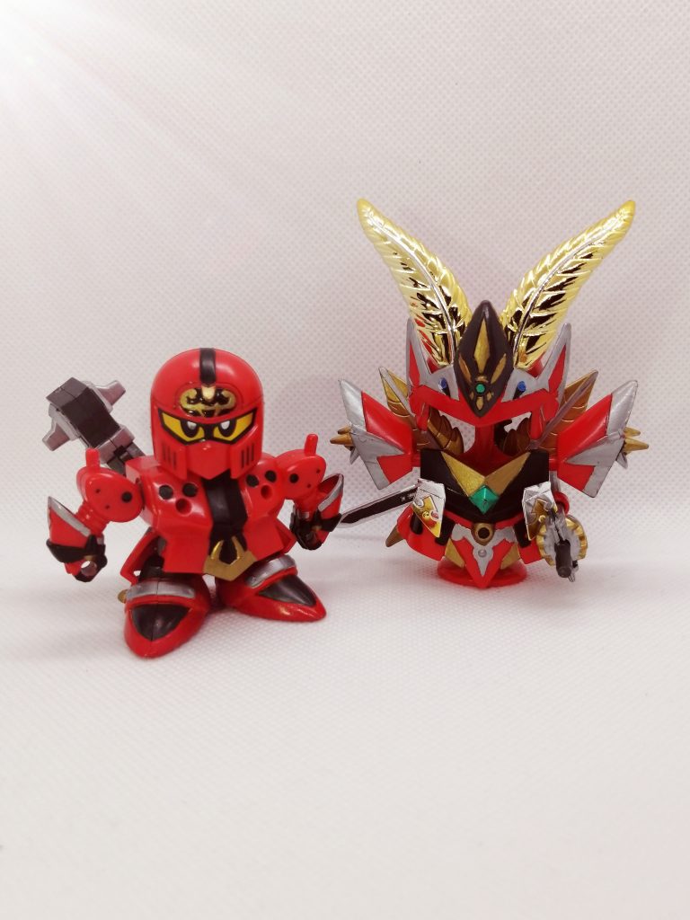 軽装タイプ。麗騎士の鎧は「銀の鎧」同様、スタンドに飾り付けることができます。今回プラ棒でジョイントを作り、フェザーショットの羽も一緒にディスプレイできるようにスタンドを加工しました。おかげで少しは豪華な雰囲気になったかな。