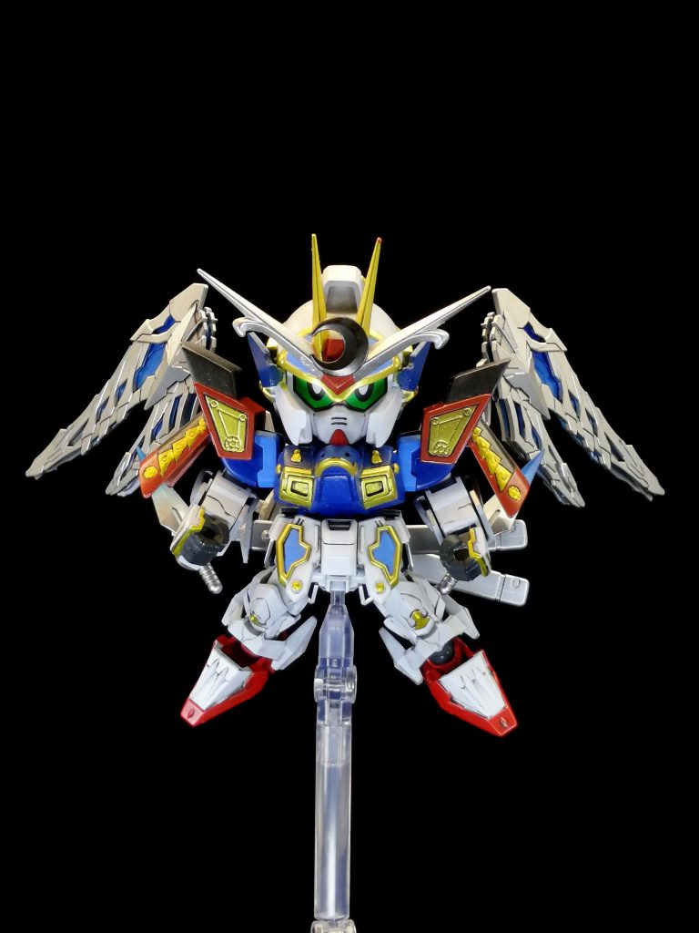 ウイングを閉じた状態。追加装備はインパルスガンダムブランシュをイメージしています。