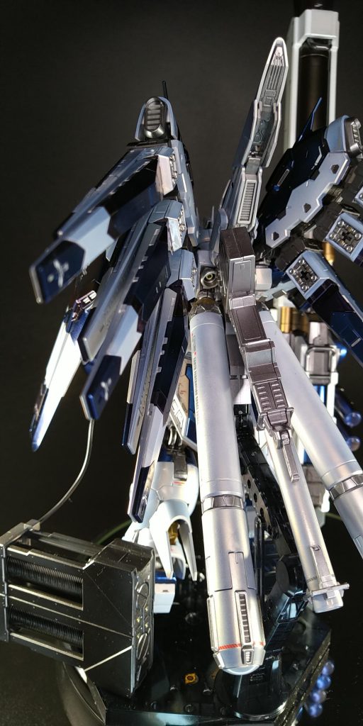 背面 元の色分けよりゴールドの箇所を増やしています