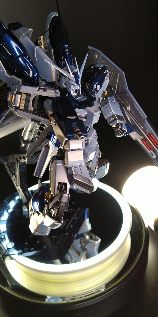 右腕部ギミック アレックスみたいで好きです しっかり盾裏のミサイル塗り分けています