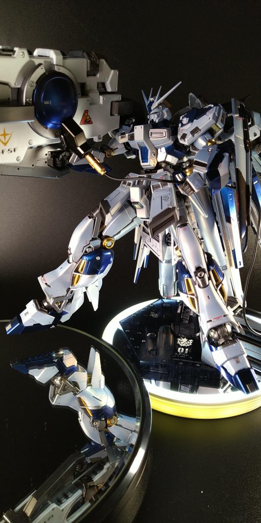 ミラー回転台座で足裏もちら見えスタンドも磨いてHGUC用のデカール貼ってクリアー吹います