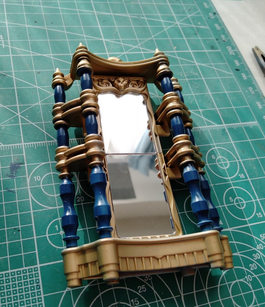 魔王と呼ばれる信長に合わせて魔鏡と南蛮酒を入れたゴブレットをセットに（エポックの魔家具シリーズ）