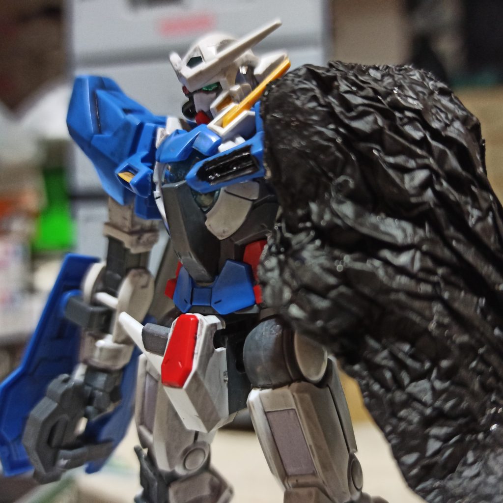 アルミホイルがまじで優秀。今まで作った作品で1番かっこいい。