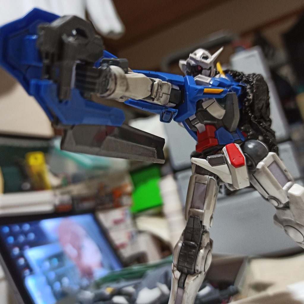 初のリアルタッチマーカーを使った汚し塗装。これするだけでめちゃかっこよくなる。