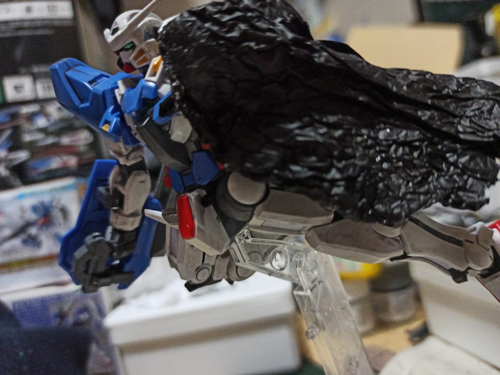 マントはアルミホイルを黒く塗ってジョイントに取り付けてます。アルミホイルならではの可動で表情を付けれる。