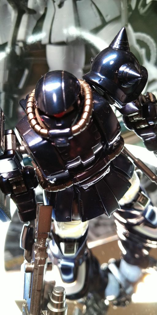 ショルダーアーマーの合わせ目消しなんとか成功です黒い三連星用高機動型ザク2200～2420円なので実際チタニウムフィニッシュ＋SPコーティング版が出たら4500～5000円は下らない計算になりますね