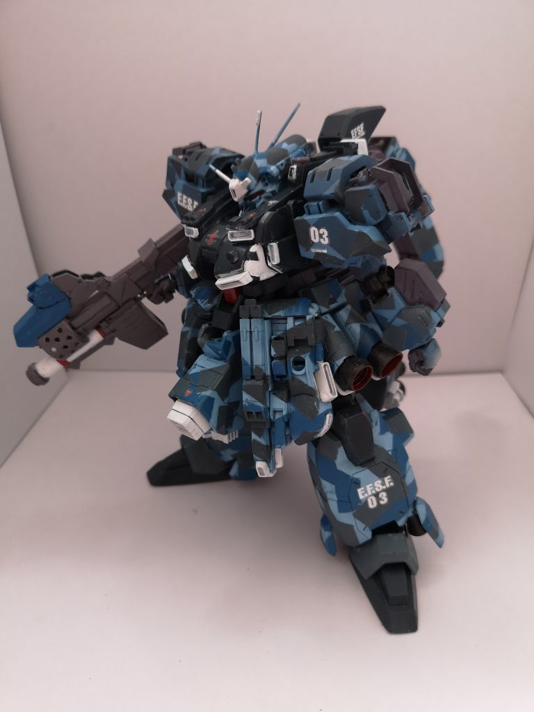 グスタフカールをベースにゼクツヴァイやジオの要素を加えて重装甲な連邦軍量産型としてまとめました。