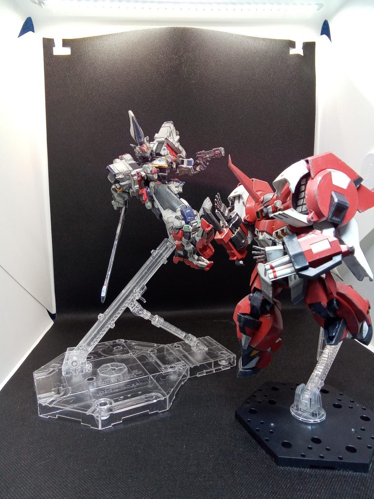 アトランティック・ストライク!!とやりたかったものの現状ではこれが限界でした。腰パーツの分割と足首の改造が必要赤い人はライバルの代理頭の緑を付けると腰が外れるのでオミット