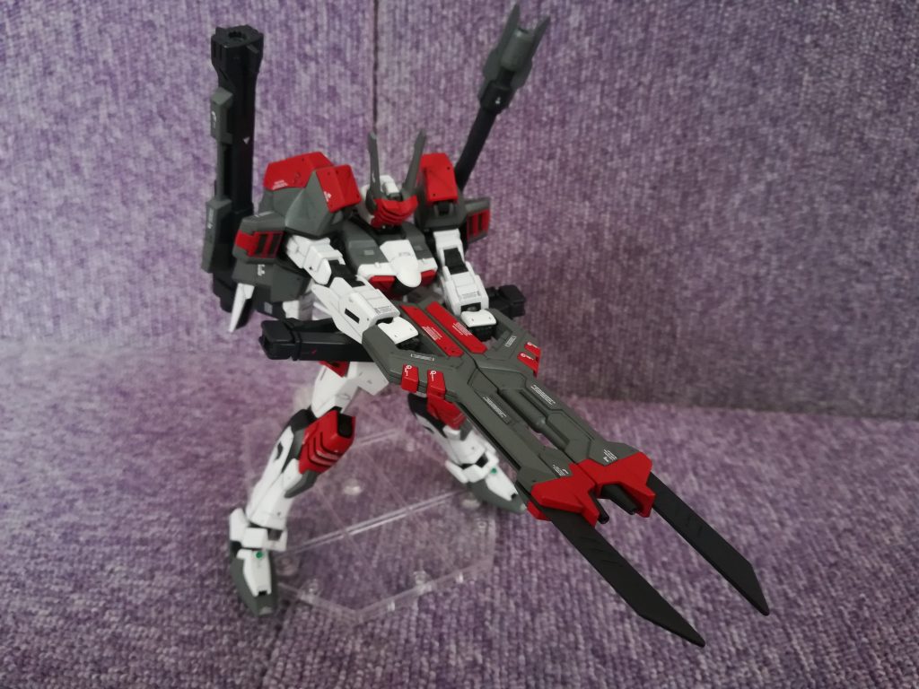パワードアームズパワーダーのアームを使用したのでよく動きます。しかし、ポージングの度に肩の脱着が必要で手間がかかります。
