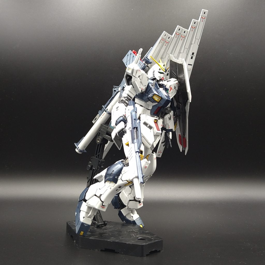 お高い機体だけあってバンダイの技術が凝縮されてる感じがします。