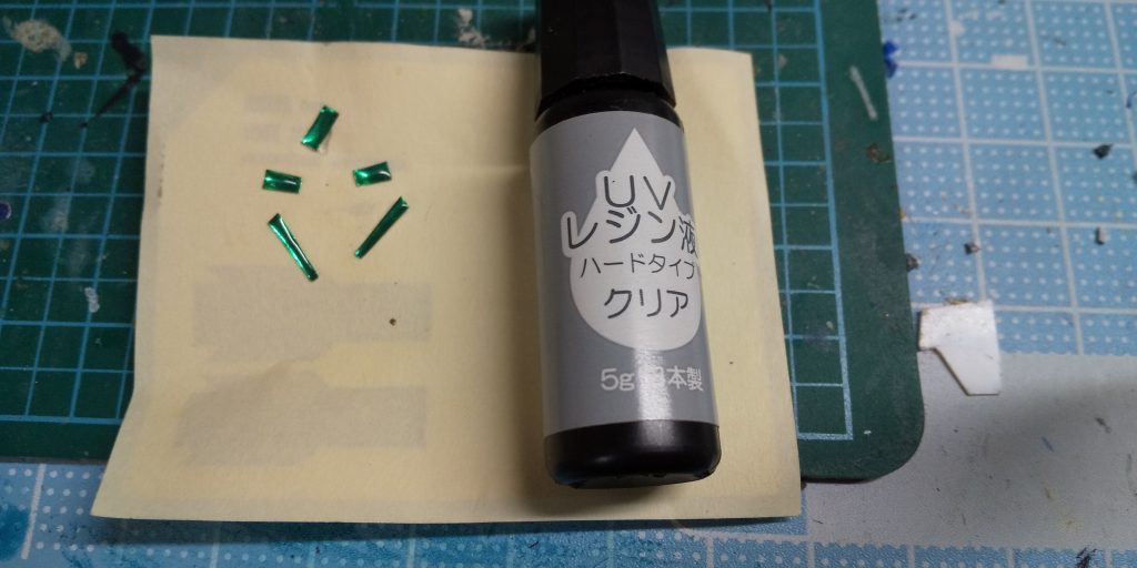 センサー部はシールにクリアレジンジェルを盛ってクリアパーツ化しています。がカメラアイ部分は艶消しクリア―を吹いてしまったのでクリア感がありません、そこ以外は成功しています。