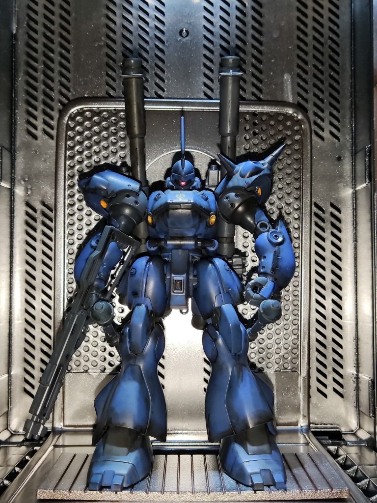 全身写真です。アトリエさんの動画をバキバキに参考にしながら、ウェザリング、ウォッシング、ピンウォッシュなどをなるべく丁寧にやったのでクタクタです。ジオラマは全て100均で揃えました。