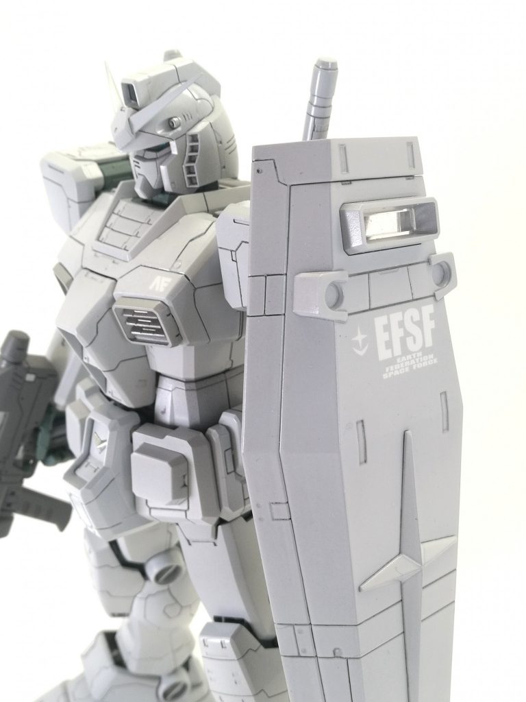 デカールは胸とシールドのみシンプルにいきます