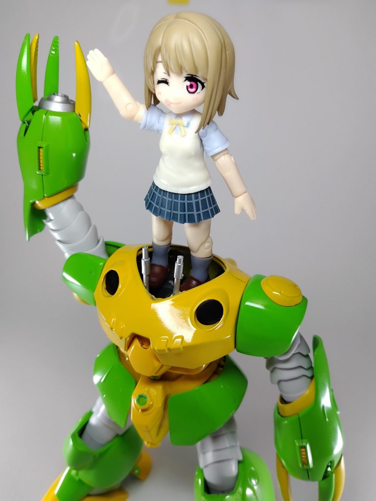 かすみんのライブに来てくれてありがとうございまーす!!十年以上放置してあったHGズゴックEを消化したかったのですが趣味と性癖が暴走してこうなりましたラブライブ虹ヶ咲学園スクールアイドル同好会のかすみんこと中須かすみちゃんはアクアシューターズから実はコックピットの内装を色々用意していたのですが塗装して外に放置していたらいつの間にか風で飛ばされてたみたいで全部無くなってしまい何かもういいや……となりこのような手抜き仕様になりました所々雑ですがまあ、女子高生のハンドメイド(という設定)なので許して下さい以上です、ありがとうございました