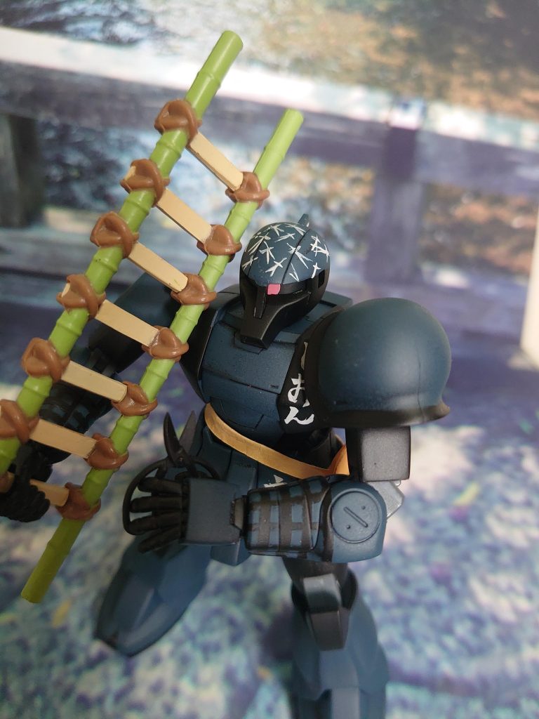 庭師のトレードマーク手ぬぐい＆手甲も