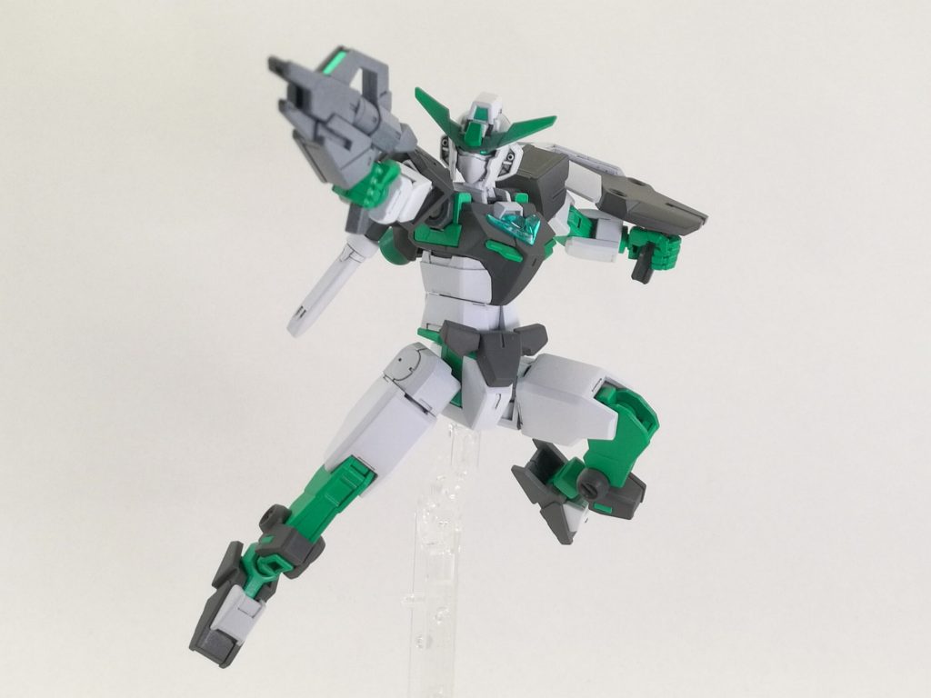 武装してアクション!侑はイケメンかわいい女の子なので、クールさも出ればいいなと