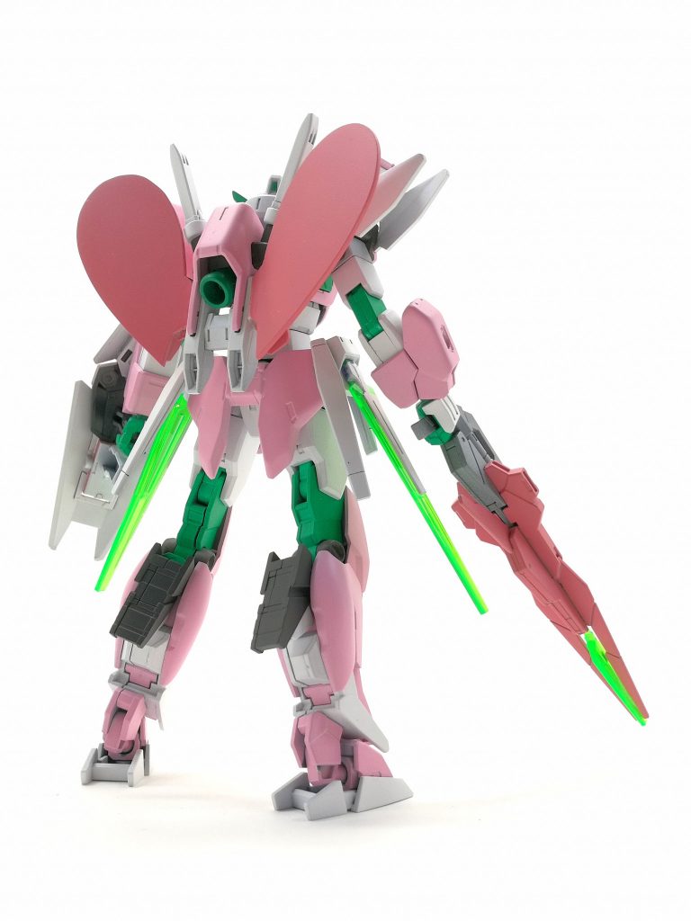 濃いピンクは歩夢の髪の色をイメージ背中の羽はハートをイメージしましたが、背中リボンのようにも、蝶の羽みたいにも見えますね プラ板で自作