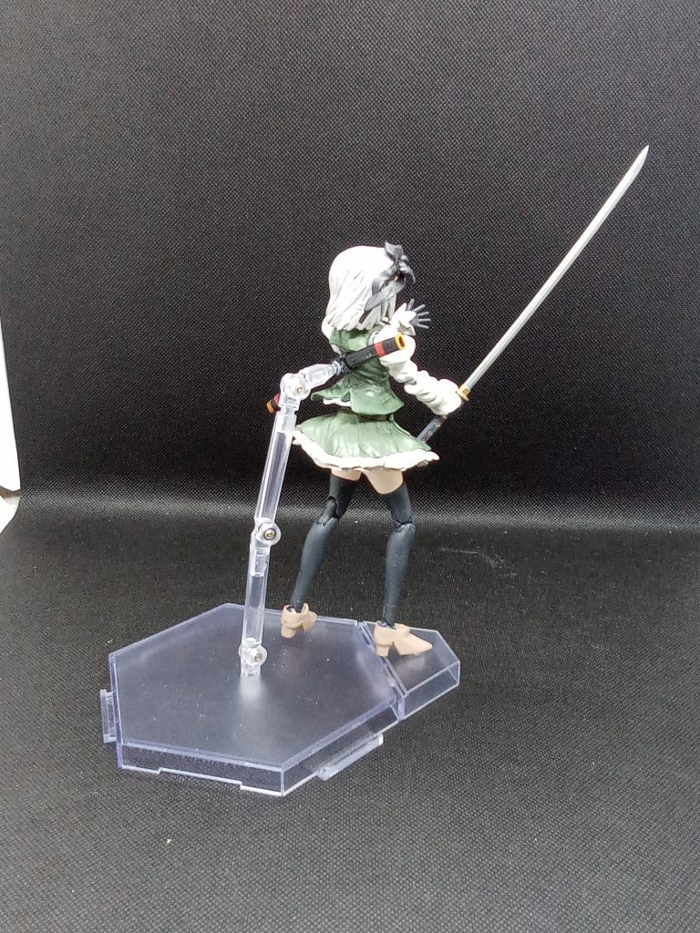 上着の裾をなびかせてしまった為 スタンドがささらない失敗刀を使って無理矢理接続の図ポリキャップを埋め込んで見ましたが・・強度が非常に不安しばらくは耐久テストさせておく予定