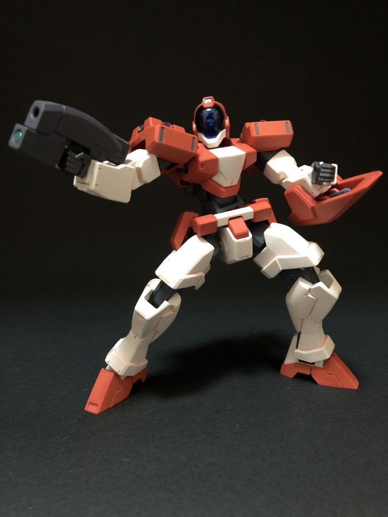 アクションポーズを約束されたデザイン。鉄血につながるラインかもしれません。個人的メモオレンジ アクリションベースカラー レッド+イエローホワイト タミヤアクリルXFー2+XF-93グレー ファレホメカカラー ファントムグレー+水性ガンダムカラー ファントムグレー2022年の筆塗り・全塗装 その16