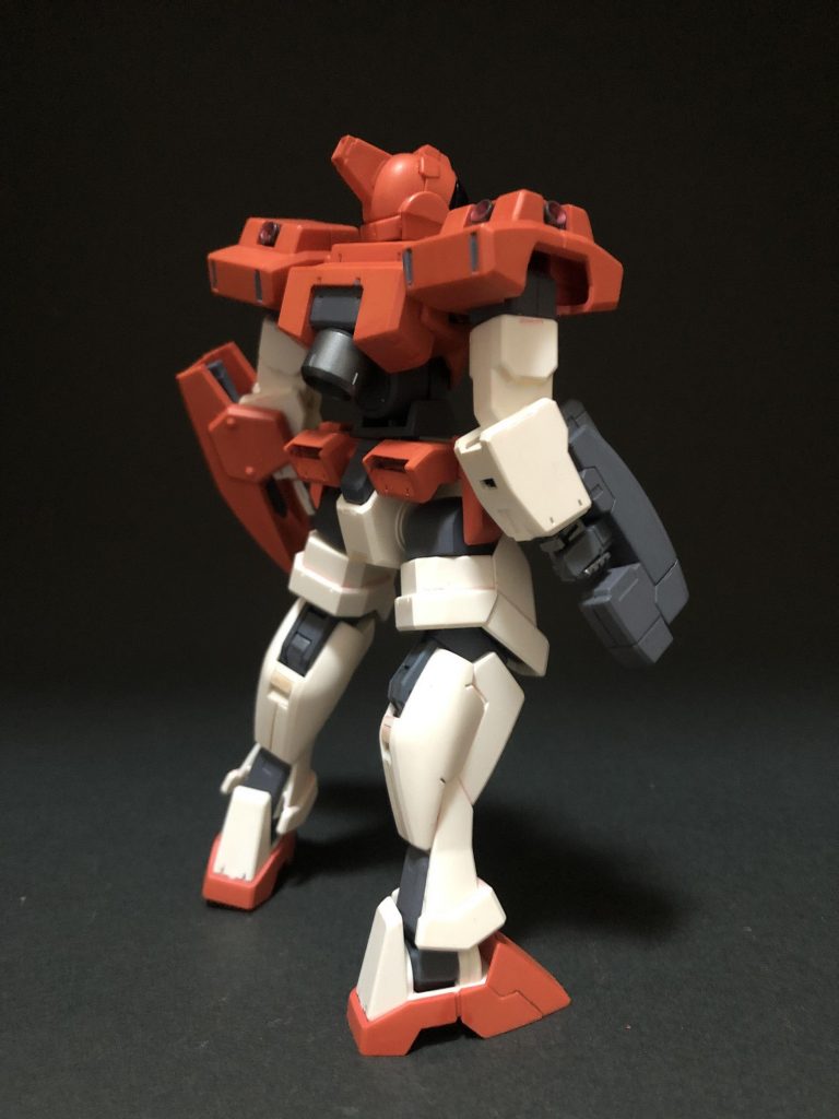 民生用と共有できそうなデザインがとても素敵。ザクやジムにもこういう過渡期みたいなタイプがあったらいいのにな。