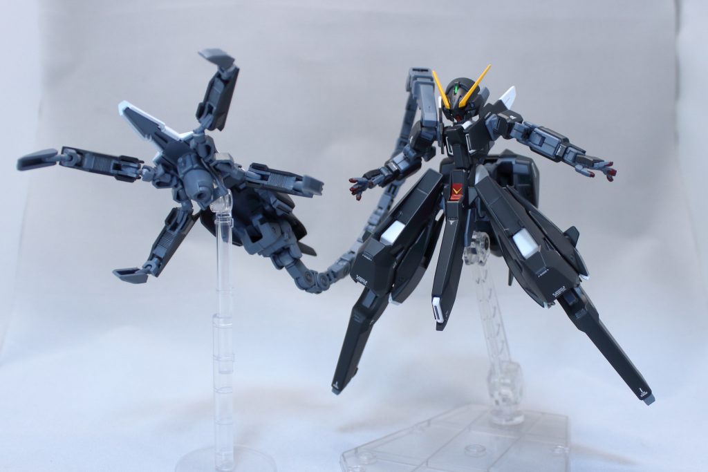 コンポジットシールドブースターは、爪を可動化したので、収納はできなくなりました。(笑)