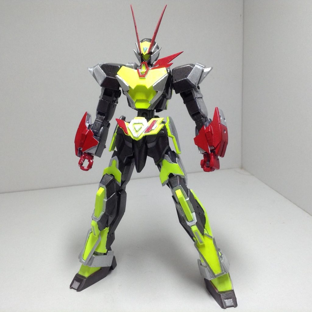 ブレイジングは元のゴッドガンダムが少し古いキットなのでAGE-1の腕と脚を移植。そして腹部にボールデンアームアームズのジョイントを埋め込み可動範囲を広げてみました