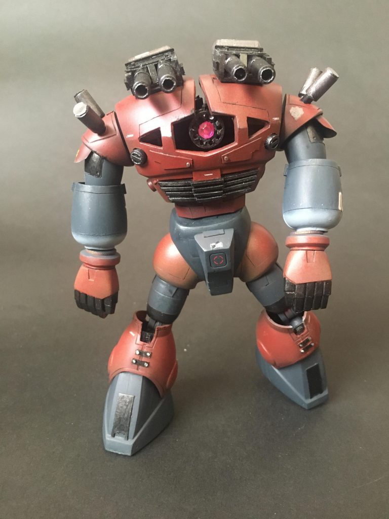 うーん、ヒザ関節のところから思ってたより中が丸見えなんですよね。もうちょっと作り込まないと手抜き感がありますね。