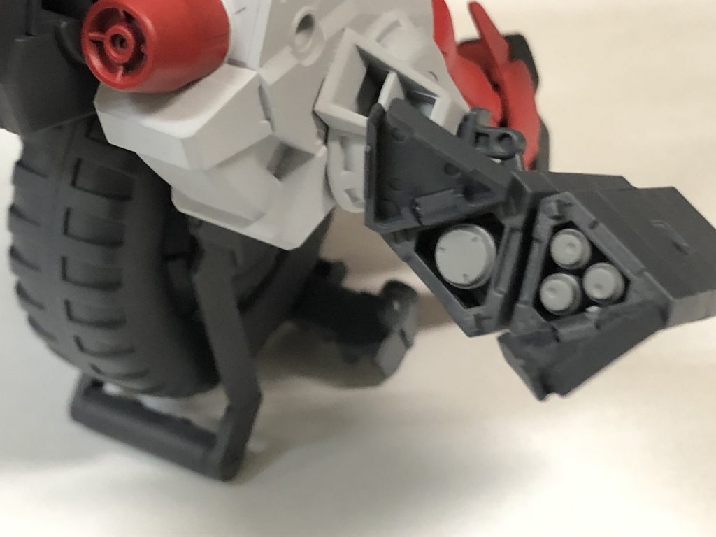 『ホーミング・ミサイル』大型ミサイルと小型ミサイルを搭載。