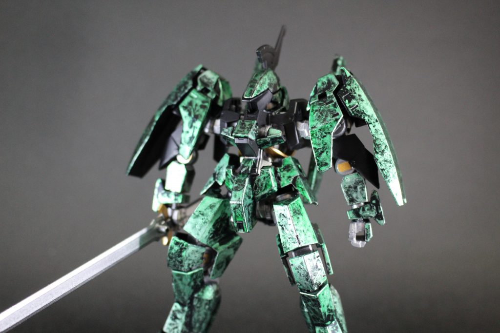 ラップ塗装をやってみたいなと思っていたところに、たまたま再販のグレイスリッターを見つけて、これだ！と購入。ちくちくとチャレンジしてみましたが、はじめてでもそれっぽくなって感動！　美しい～