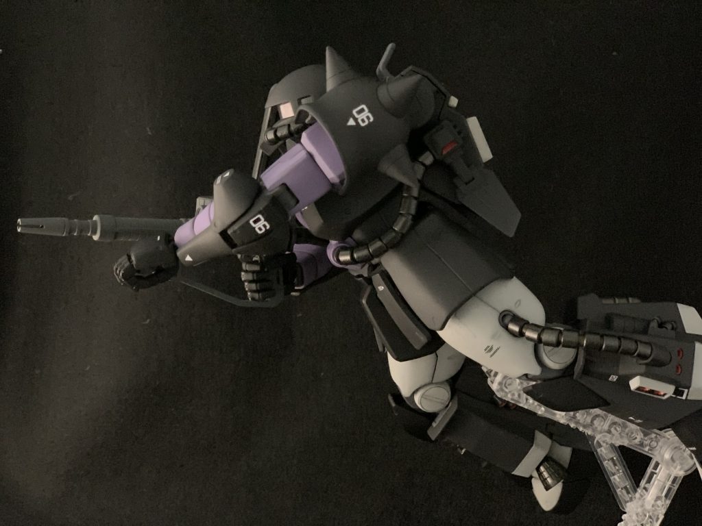 1/60の箱絵のイメージ。石橋謙一氏の箱絵はどれも素材の鉄の感じが生々しくてカッコよかったです。ちなみにこの機体って人気あるのに1/100はMGが初というのは意外ですよね！（なんか発泡スチロール製みたいなデカいキットがありましたけど）