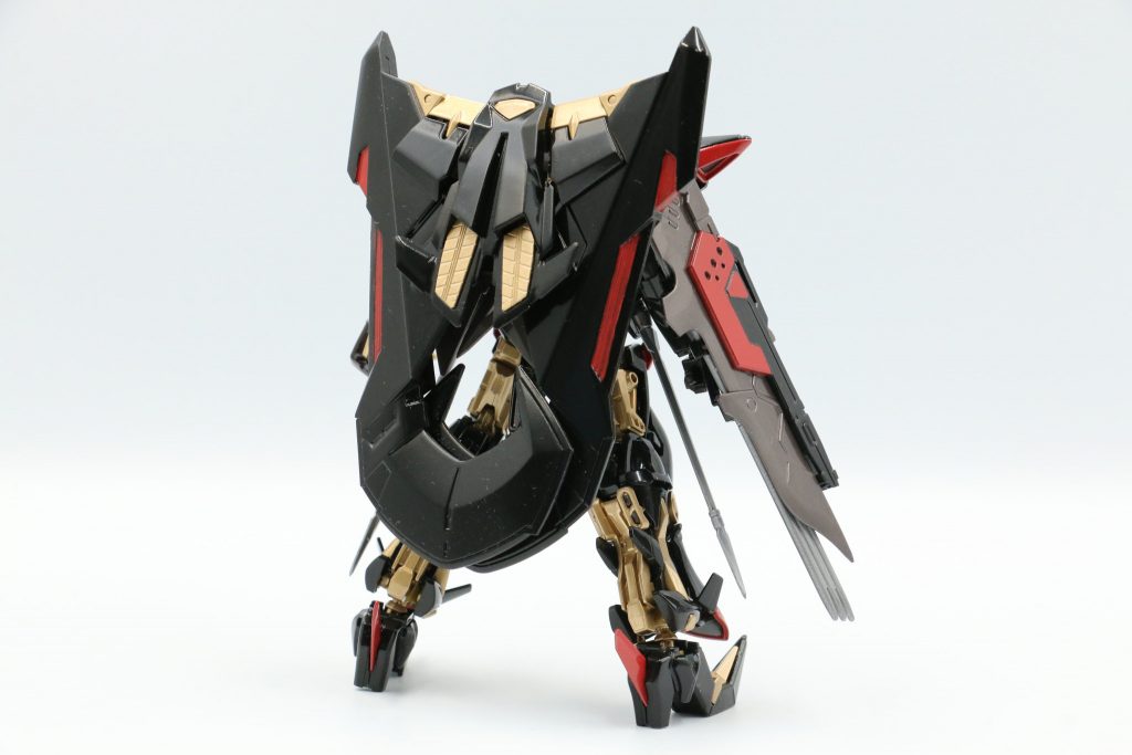 後ろ姿です。赤の部分の塗り分けがなかなか難しかったです