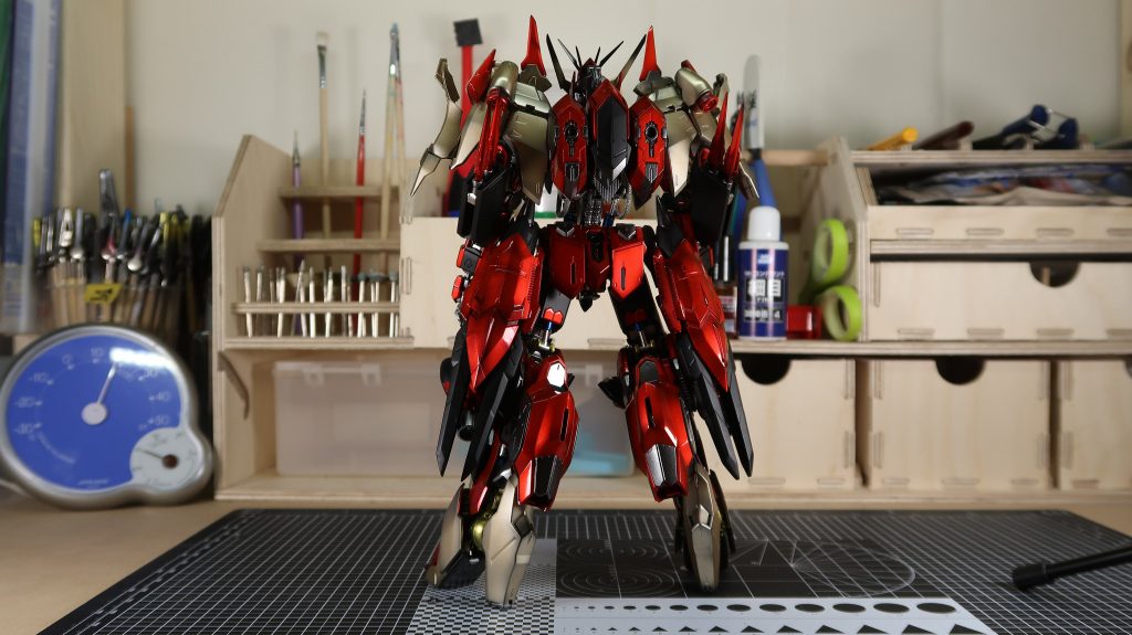 〈背面〉足元のスラスターめっちゃ増えてるから機動力えぐそう。