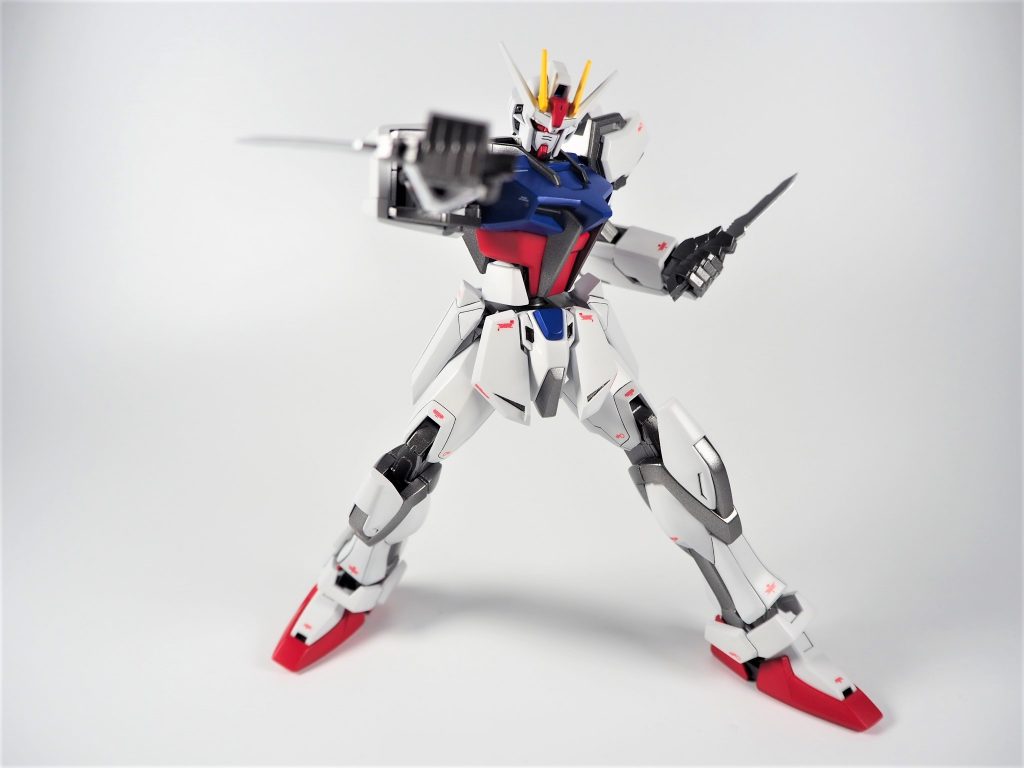 本体は非常に優秀なキットで、可動域が広く色分けもできているHGCE以上の出来とも言える出来映え特に腕関節の形状が原作の物に近くなっているのがイエスだね