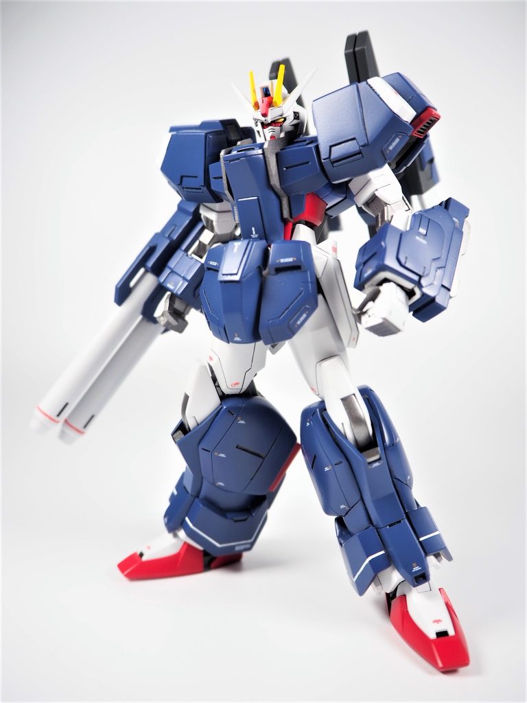 フロントデザインはフルアーマーガンダムやデュエルガンダムアサルトシュラウドなどの構造を参考に製作アーマーはもちろん脱着式でストライクガンダム本体の形状を変更することなく装備させることが可能