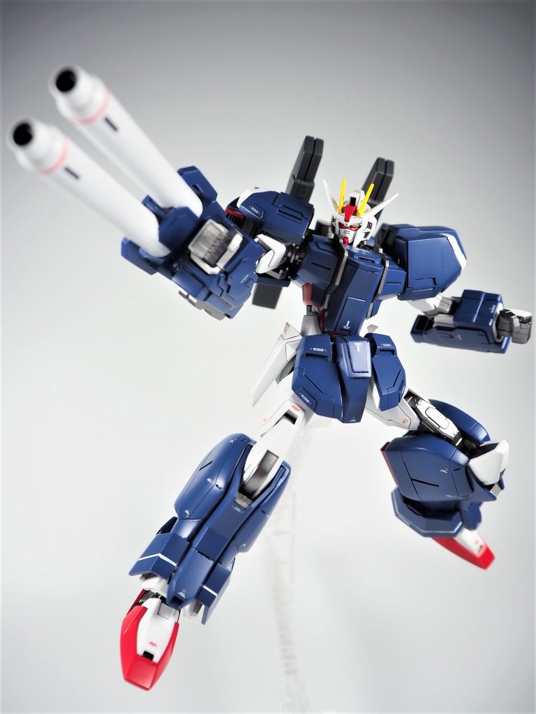 アクションポーズアクションベースにも対応元々フルアーマー装備は宙間戦闘装備の一種なので地上戦よりもこうした飛ばした形の方が解釈的には近いかも