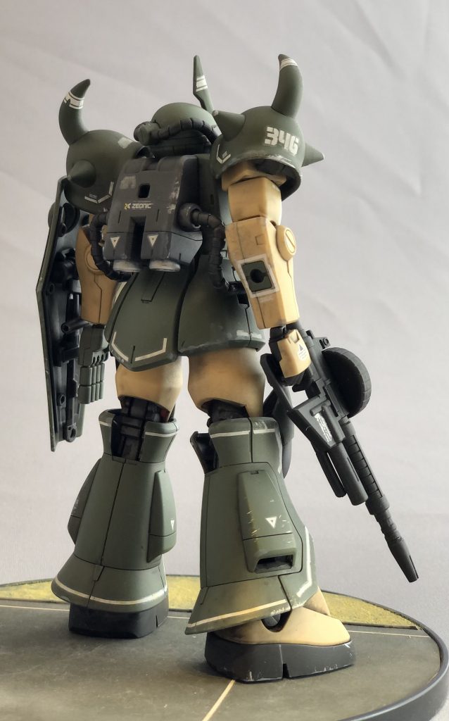 成形色を生かし部分塗装で仕上げました。「21th〜」のウリは川口名人監修のデカールですが、全部貼ると少々うるさくなりそうなので適宜間引いちゃいました。デカール貼りの後、コーティングしてからMr.ウェザリングカラーでウォッシングを行ったのですがその際、一部デカールが飛んじゃいまして(笑）「それはそれでリアルかな」と思いそのまま仕上げました。