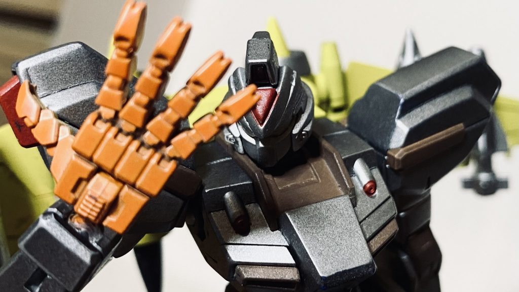 ヨウコインパクトは右手のみ、蛍光オレンジ→内側だけ黄サフで塗りました。ブラックライトが近所に売ってないんでまだ発光試せてないのが悔しいなぁ…設定を考えつつ作ることができて楽しかったです。ウインダムとガッツファルコンはウルトラキャラの中でも群を抜いて推しなので、非常に満足感がある製作でした。可動範囲も広くて、色んなポーズが撮れちゃいました(生活感ありまくりの背景はゆるして)。劇中でガンダムネタもあったので、一種の逆輸入と言えるんですかね?見ていただき、ありがとうございました。