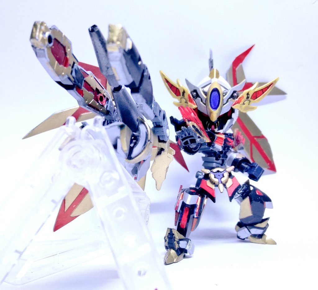 ランチャーで。ライフルからランチャーに変形する武器なのですが、制作段階ではこの2形態の差別化に苦戦しました。　