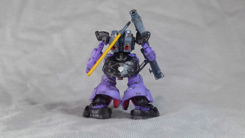 後ろ。・・・あれ？ちゃんと離しておいたのに、裾が当たってる？